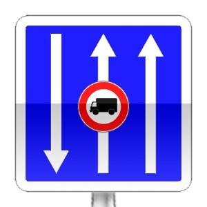 Panneau d'indication de conditions particulières de circulation par voie sur la route suivie