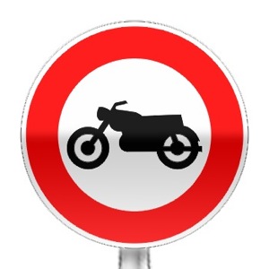 Panneau d'interdiction d'accès aux motocyclettes