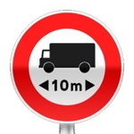 Panneau d'interdiction d'accès aux véhicules dont la longueur est supérieure au nombre indiqué