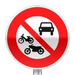Panneau d'interdiction d'accès aux véhicules à moteur