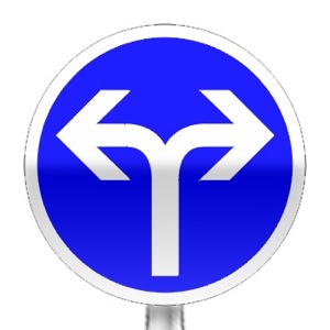 Panneau de direction obligatoire à la prochaine intersection : à gauche ou à droite