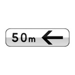 Panonceau indiquant la direction à suivre, et éventuellement sur quelle distance, pour rencontrer le service indiqué par le panneau